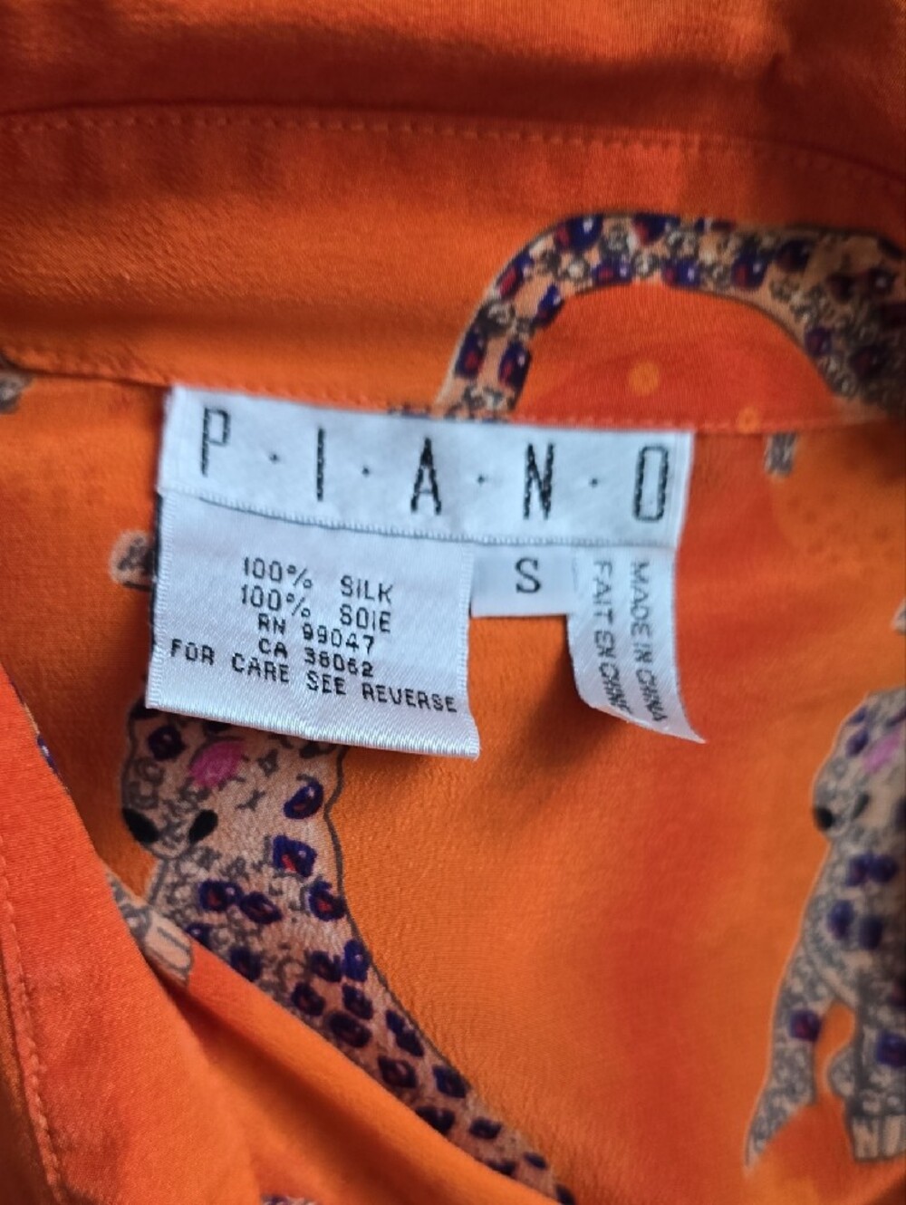 VTG Piano Orange Jaguar Print Button-Up Blouse 100% Silk - Small - Picture 7 of 7